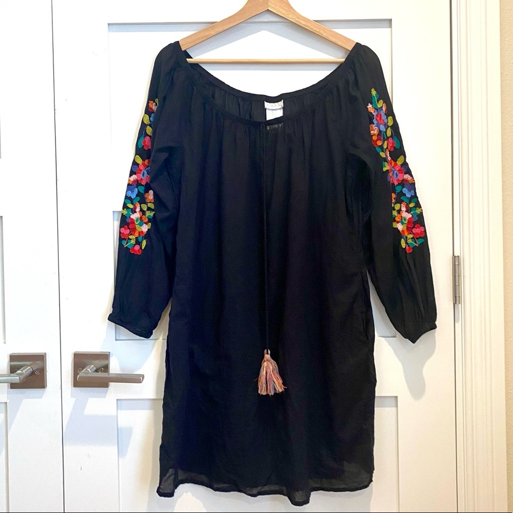 LA BLANCA Black with Floral Embroidery Coverup S